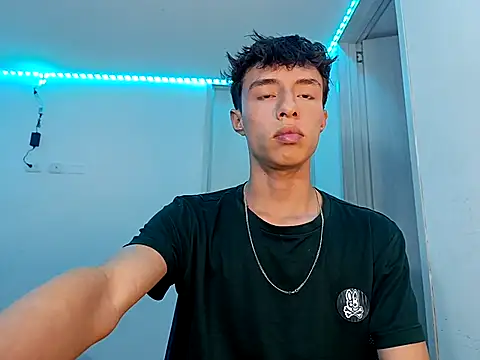 Snapshot of Juanmres chatting on October 9, 2025, 12:22 am Juanmres online show from October 9, 2025, 12:22 am