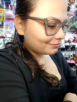 Vale Saenzz online show from November 10, 2025, 8:47 pm