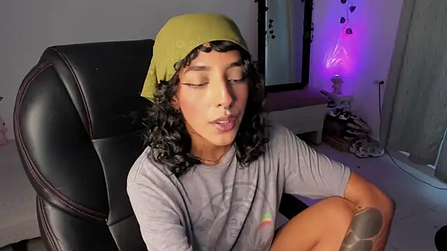 Snapshot of viankaa_miller chatting on February 5, 2025, 4:03 pm viankaa miller online show from February 5, 2025, 4:03 pm