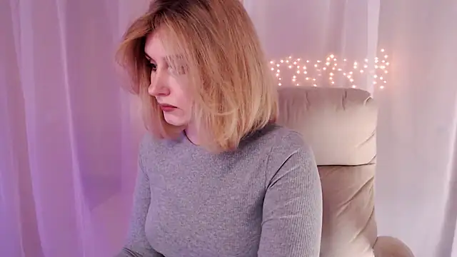 Snapshot of Freya_Celestial chatting on March 14, 2025, 5:35 pm Freya Celestial online show from March 14, 2025, 5:35 pm