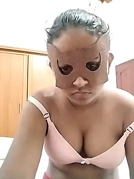 DiluQueen online show from February 25, 2025, 2:26 pm