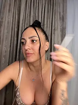 Snapshot of RaisaSalvi chatting on September 19, 2025, 12:42 pm RaisaSalvi online show from September 19, 2025, 12:42 pm