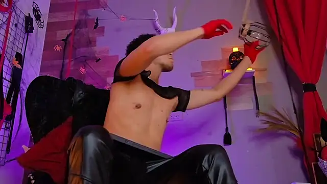 Snapshot of AngeloColleen chatting on October 22, 2025, 7:13 pm AngeloColleen online show from October 22, 2025, 7:13 pm