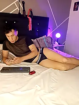 Snapshot of AngeloColleen chatting on October 14, 2025, 5:57 pm AngeloColleen online show from October 14, 2025, 5:57 pm