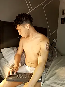 Snapshot of AngeloColleen chatting on October 3, 2025, 5:03 pm AngeloColleen online show from October 3, 2025, 5:03 pm