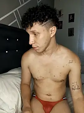 Snapshot of AngeloColleen chatting on September 30, 2025, 5:08 pm AngeloColleen online show from September 30, 2025, 5:08 pm