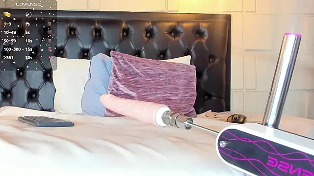 SamanthaMilann online show from November 24, 2025, 4:40 pm