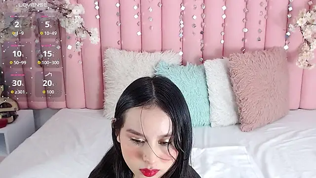 LalyCastro online show from November 7, 2025, 2:43 pm