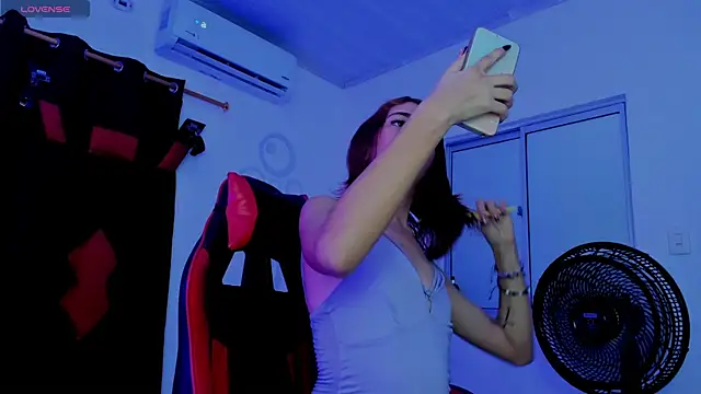 Snapshot of Nicol_TransGirl chatting on October 7, 2025, 4:13 am Nicol TransGirl online show from October 7, 2025, 4:13 am