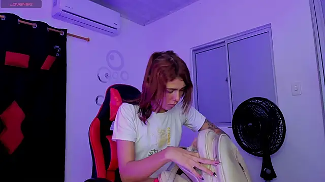 Snapshot of Nicol_TransGirl chatting on October 3, 2025, 3:41 am Nicol TransGirl online show from October 3, 2025, 3:41 am