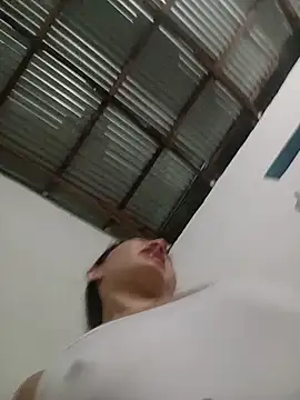 Snapshot of -Nicol chatting on October 18, 2025, 10:06 am -Nicol online show from October 18, 2025, 10:06 am