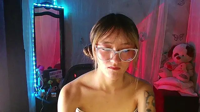 Snapshot of Lya1_ch chatting on October 4, 2025, 10:11 pm Lya1 ch online show from October 4, 2025, 10:11 pm