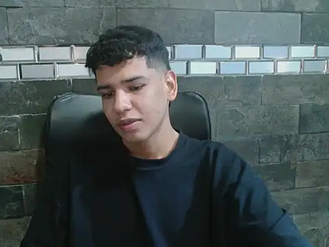 Snapshot of Santiago-Thompson chatting on October 31, 2025, 10:38 pm Santiago-Thompson online show from October 31, 2025, 10:38 pm