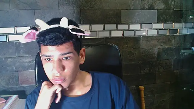 Snapshot of Santiago-Thompson chatting on October 24, 2025, 11:48 pm Santiago-Thompson online show from October 24, 2025, 11:48 pm