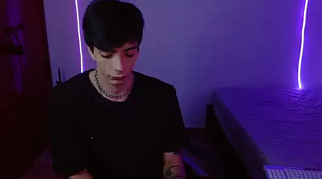 H3ll B0I online show from March 11, 2025, 6:41 am