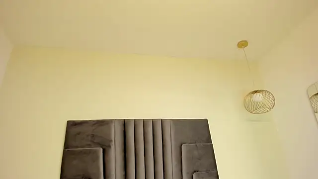 EvaQueen   online show from February 22, 2025, 7:47 pm