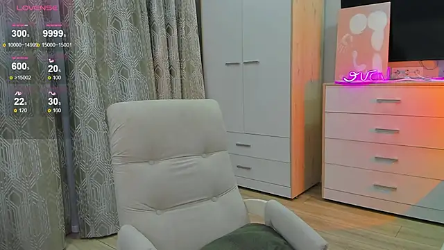  dkny  online show from March 10, 2026, 5:39 pm