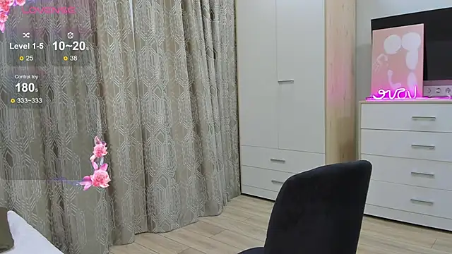  dkny  online show from October 19, 2025, 9:34 am