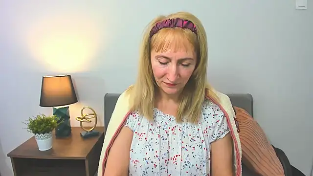 MargaretMilf69 online show from February 9, 2025, 11:25 am