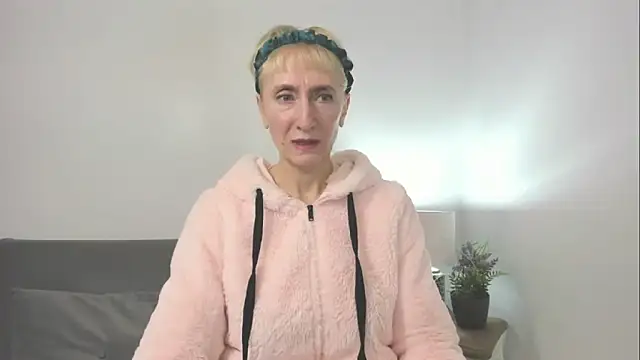 MargaretMilf69 online show from October 15, 2025, 3:09 pm