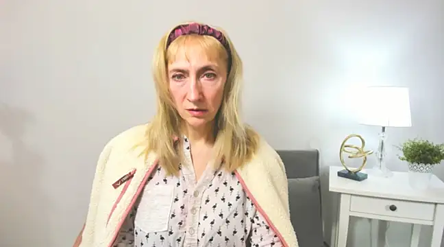 MargaretMilf69 online show from February 19, 2025, 4:33 pm