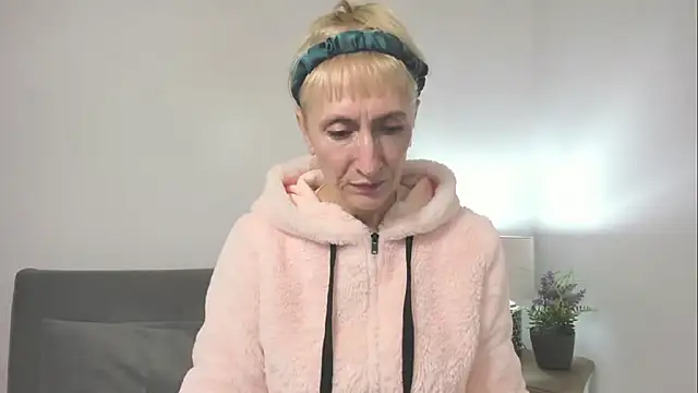 MargaretMilf69 online show from October 16, 2025, 3:09 pm