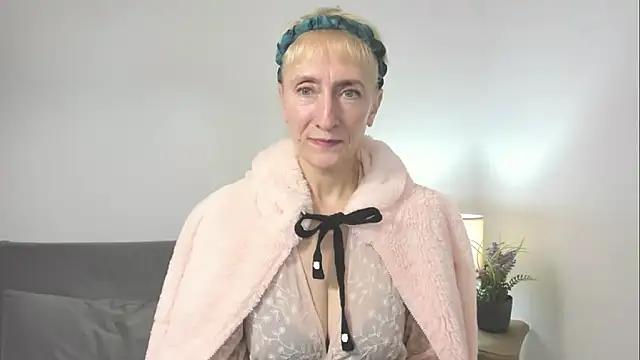 MargaretMilf69 online show from October 23, 2025, 3:21 pm