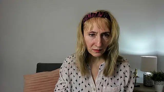 MargaretMilf69 online show from February 12, 2025, 4:33 pm