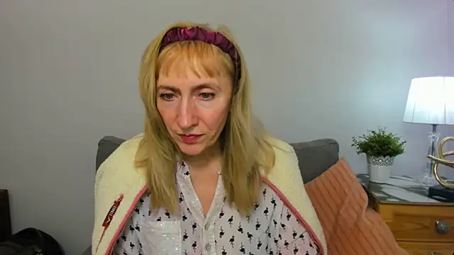 MargaretMilf69 online show from February 25, 2025, 4:14 pm