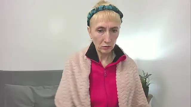 MargaretMilf69 online show from October 14, 2025, 3:23 pm