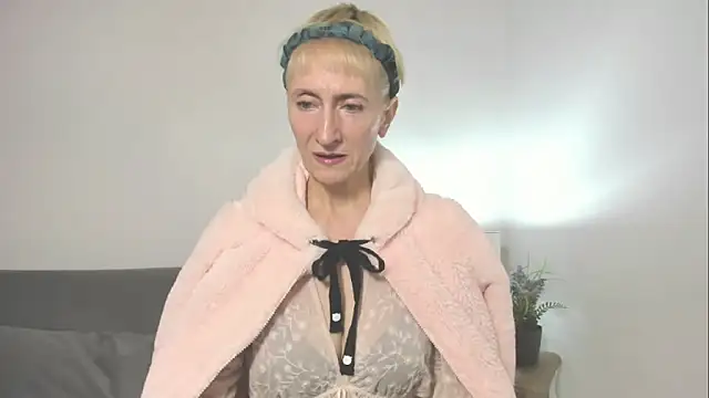 MargaretMilf69 online show from October 28, 2025, 4:06 pm