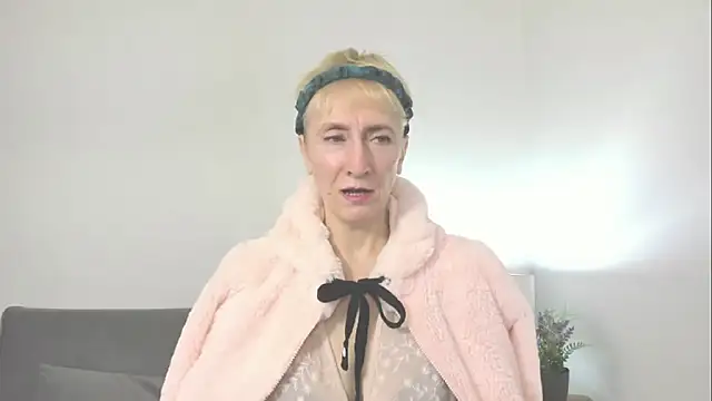 MargaretMilf69 online show from November 3, 2025, 7:24 am