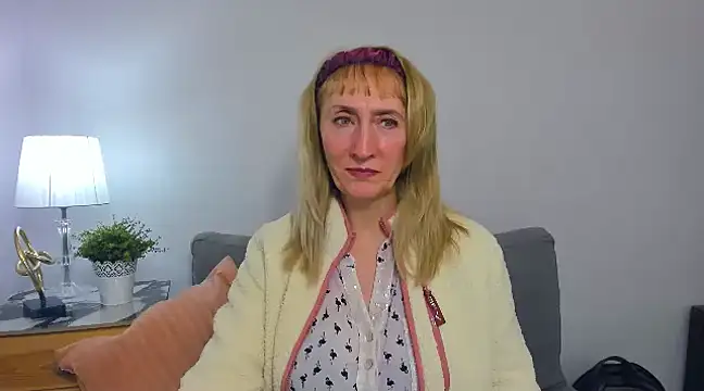 MargaretMilf69 online show from March 10, 2025, 4:25 pm