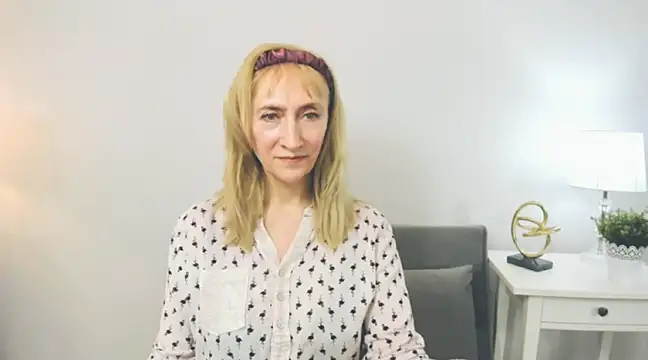 MargaretMilf69 online show from February 16, 2025, 2:32 pm