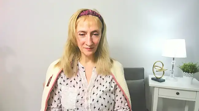 MargaretMilf69 online show from February 20, 2025, 4:25 pm
