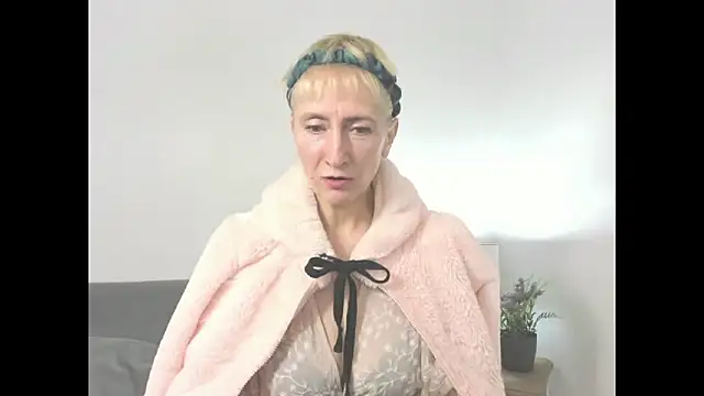 MargaretMilf69 online show from November 4, 2025, 4:11 pm