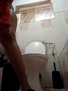 Snapshot of Liquor_Rose chatting on January 28, 2025, 9:08 pm Liquor Rose online show from January 28, 2025, 9:08 pm