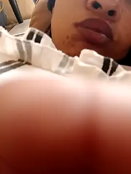 Snapshot of Liquor_Rose chatting on January 26, 2025, 3:25 pm Liquor Rose online show from January 26, 2025, 3:25 pm