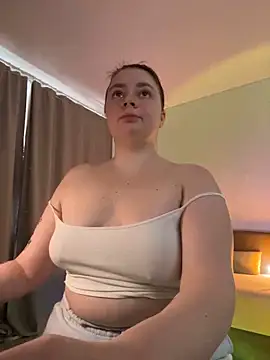 DearAlise online show from February 5, 2025, 1:22 pm