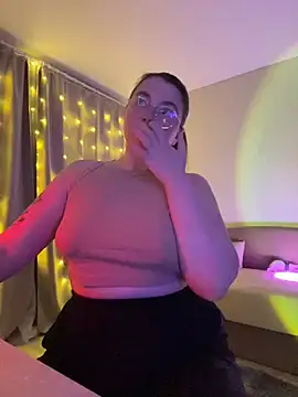 DearAlise online show from March 20, 2025, 8:40 pm