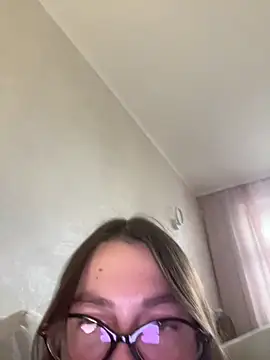 DearAlise online show from October 31, 2025, 9:17 am