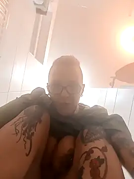 Snapshot of Astrid-Gilbert chatting on February 3, 2025, 12:04 am Astrid-Gilbert online show from February 3, 2025, 12:04 am