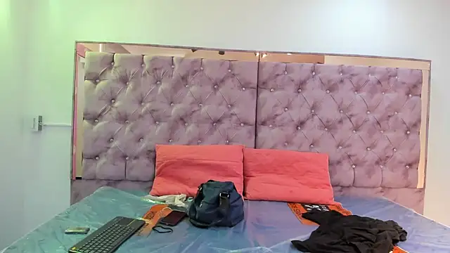 emily fox 3 online show from October 7, 2025, 7:48 pm