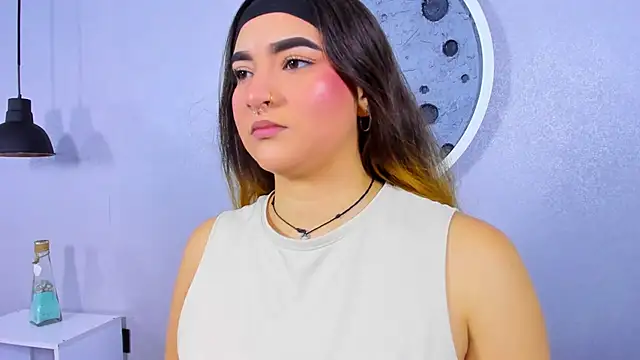 Shanntal  online show from January 7, 2026, 7:52 pm