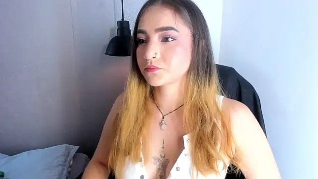 Snapshot of Shanntal_ chatting on October 6, 2025, 7:36 pm Shanntal  online show from October 6, 2025, 7:36 pm