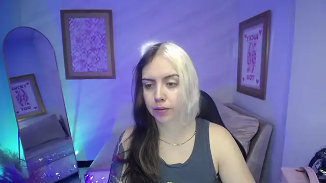 Snapshot of Hela_v chatting on September 25, 2025, 11:49 am Hela v online show from September 25, 2025, 11:49 am