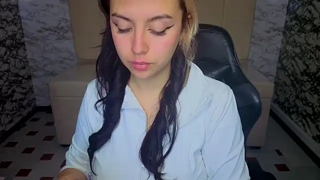 Hela v online show from April 9, 2026, 1:06 pm