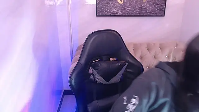 Hela v online show from March 3, 2026, 12:56 pm