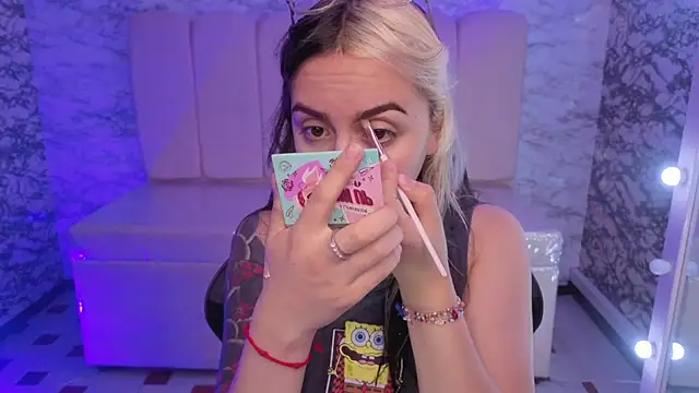 Snapshot of Hela_v chatting on October 16, 2025, 11:40 am Hela v online show from October 16, 2025, 11:40 am