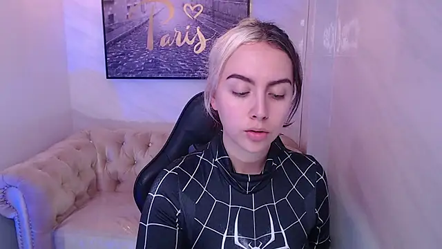 Snapshot of Hela_v chatting on October 24, 2025, 7:46 pm Hela v online show from October 24, 2025, 7:46 pm